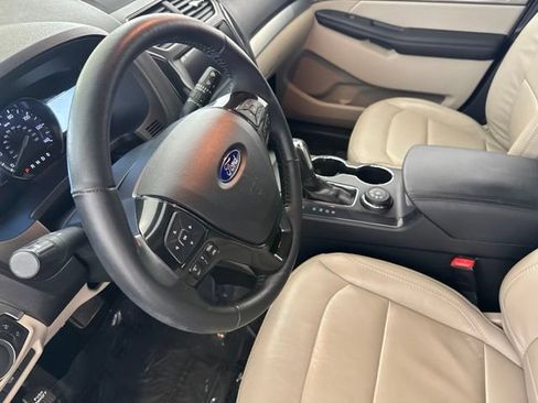 Used 2018 Ford Explorer XLT w/ Equipment Group 202A AWD/4WD image 20