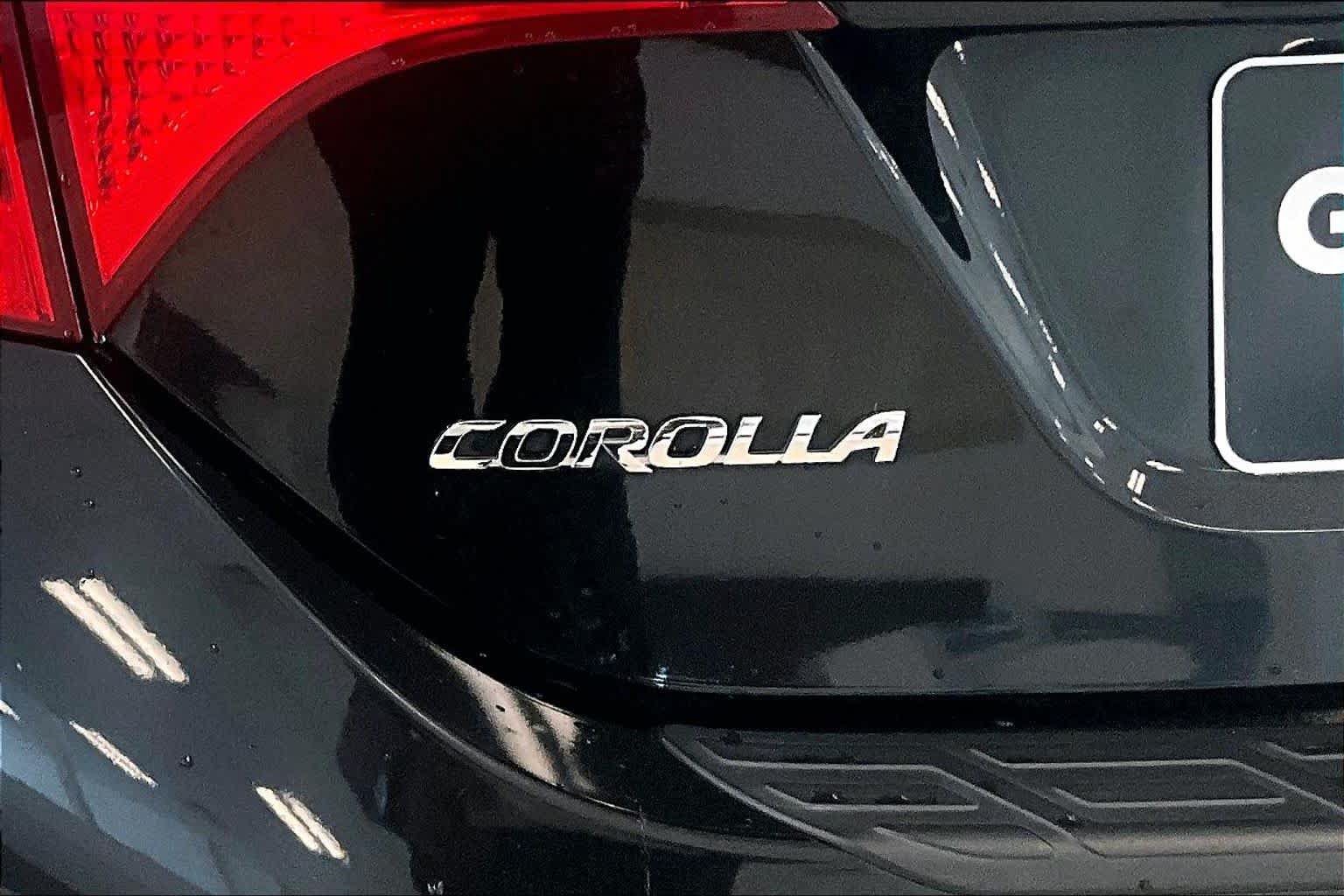 Used 2018 Toyota Corolla SE w/ Carpet Mat Package (TMS) FWD image 29