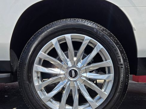 Used 2021 Cadillac Escalade ESV Premium Luxury AWD/4WD image 8