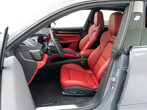 New 2026 Porsche Macan 4S Electric image 17