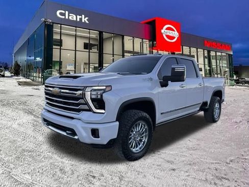 Used 2024 Chevrolet Silverado 3500 High Country w/ High Country Premium Package image 3