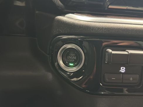 Used 2025 GMC Sierra 2500 SLT w/ SLT Convenience Package image 16