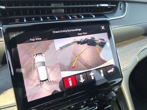 Used 2025 Jeep Grand Cherokee Overland w/ Adv Protech Group III image 27