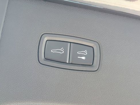 Certified 2025 Porsche Cayenne AWD/4WD image 18
