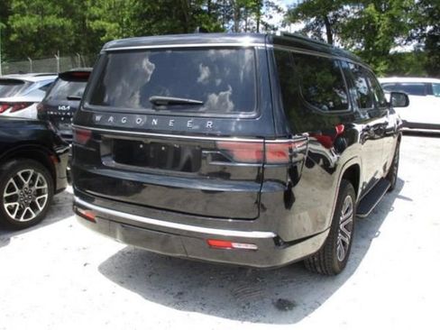 Used 2025 Jeep Wagoneer L Series II AWD/4WD image 4