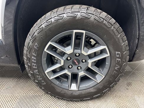 New 2026 GMC Terrain AT4 AWD/4WD image 4