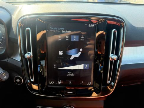 Used 2019 Volvo XC40 T5 Momentum AWD/4WD image 17