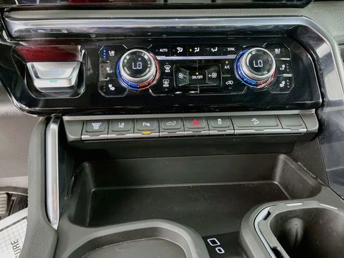 Used 2025 GMC Sierra 2500 Denali w/ Denali Reserve Package AWD/4WD image 22