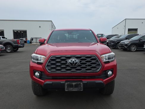 Certified 2021 Toyota Tacoma TRD Off-Road AWD/4WD image 2