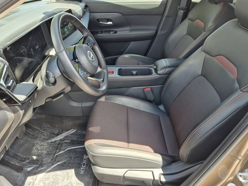 Used 2025 Nissan Kicks SR AWD/4WD image 8