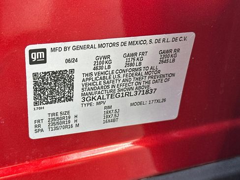 Used 2024 GMC Terrain SLE w/ Driver Convenience Package image 51