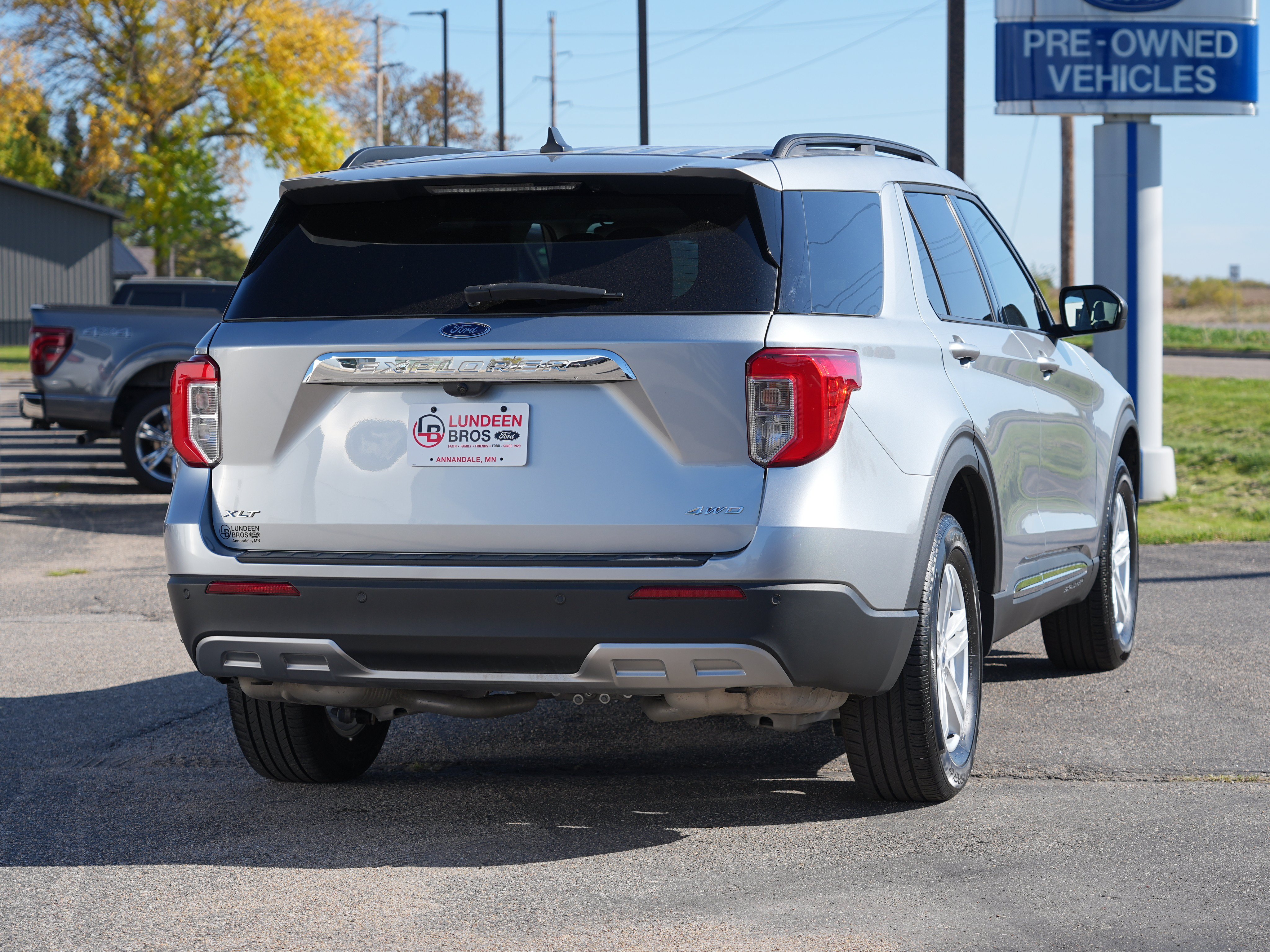 Used 2024 Ford Explorer XLT w/ Equipment Group 202A AWD/4WD image 3
