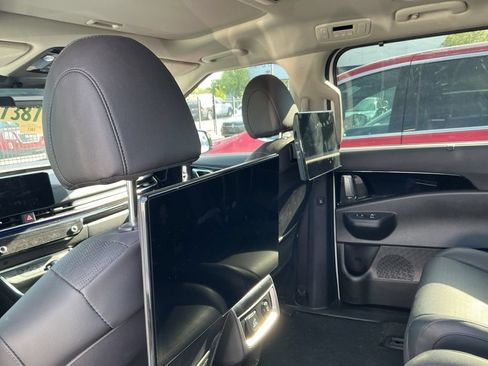 Used 2025 Kia Carnival SX Prestige FWD image 12