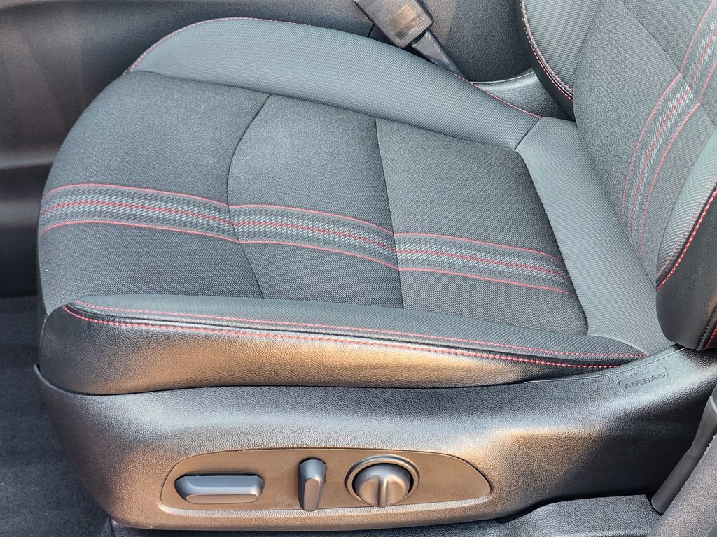 Certified 2023 Chevrolet Equinox RS FWD image 24