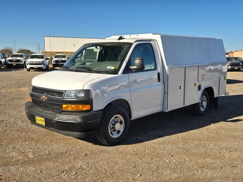 New 2025 Chevrolet Express 3500 w/ Power Convenience Package image 7