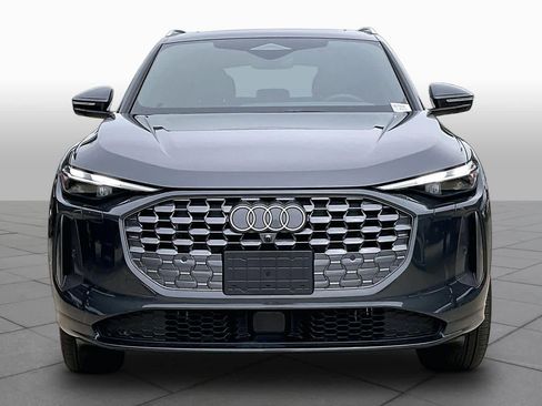 Used 2025 Audi Q5 Premium w/ Convenience Package image 4