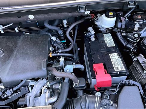 Used 2021 Toyota RAV4 LE AWD/4WD image 32