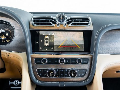 Used 2025 Bentley Bentayga image 33