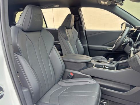 Used 2024 Lexus TX 500h AWD w/ Technology Package image 38