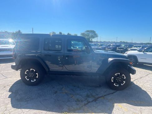 Used 2025 Jeep Wrangler Unlimited Rubicon 4xe w/ Convenience Group AWD/4WD image 5