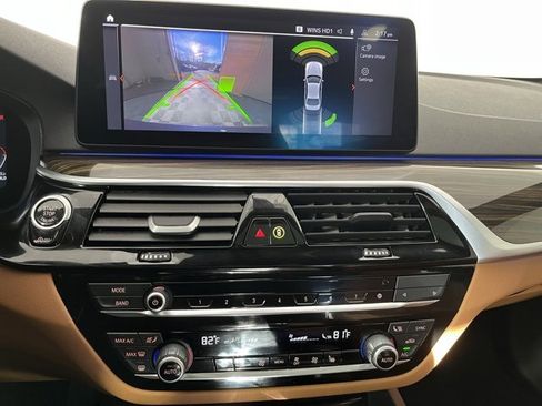 Used 2023 BMW 530i xDrive 530i xDrive w/ Premium Package image 17