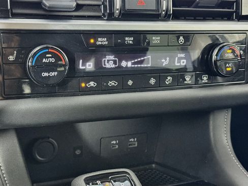 Used 2025 Nissan Pathfinder SL AWD/4WD image 16