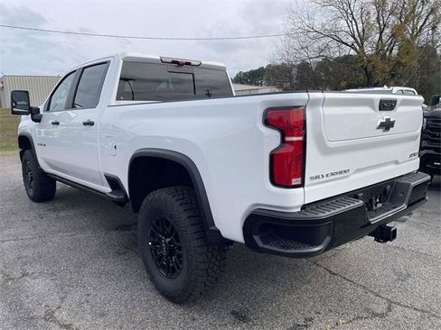New 2026 Chevrolet Silverado 2500 ZR2 image 5