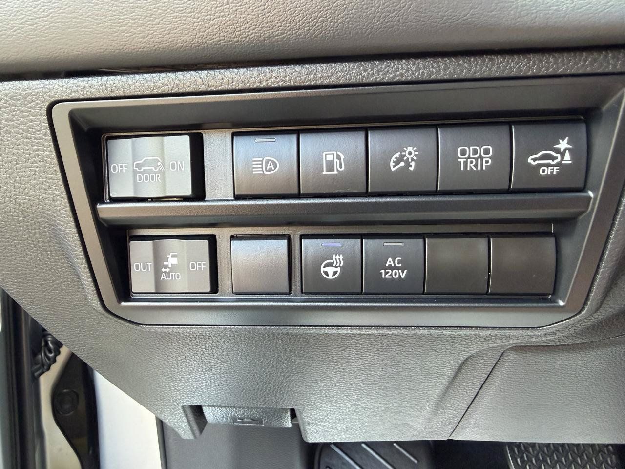 Used 2023 Toyota Sequoia Platinum AWD/4WD image 22