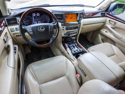 Used 2011 Lexus LX 570 4WD w/ Luxury Pkg image 27