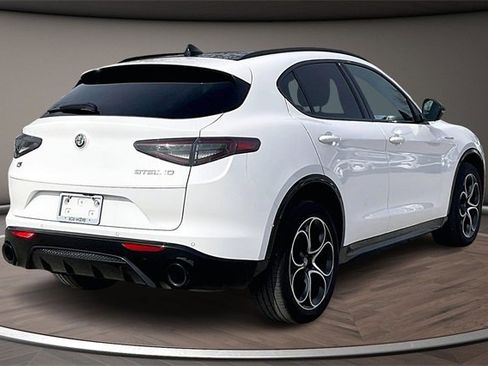 Used 2024 Alfa Romeo Stelvio Veloce image 2