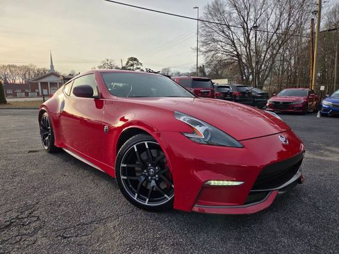 Used 2017 Nissan 370Z NISMO image 3
