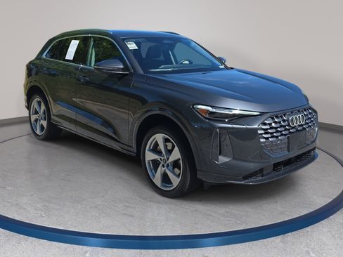 Certified 2025 Audi Q5 Premium w/ Premium Plus AWD/4WD image 3