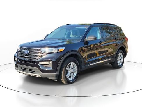 Used 2023 Ford Explorer XLT w/ Equipment Group 202A AWD/4WD image 2