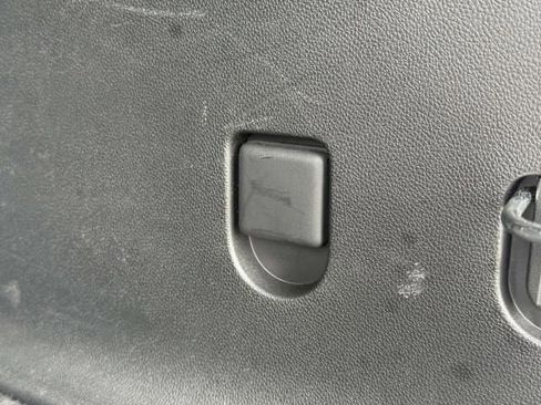 Used 2025 Chevrolet Traverse LT AWD/4WD image 9