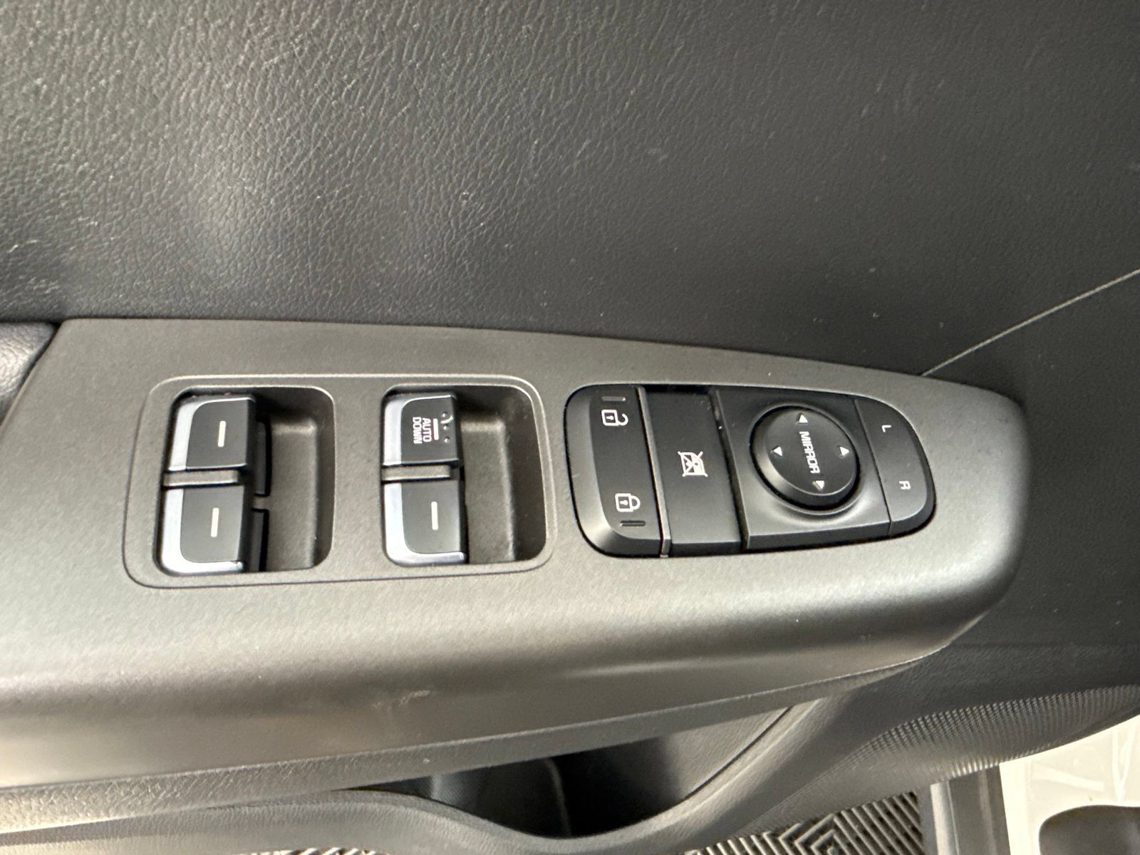 Used 2019 Kia Sportage LX FWD image 14