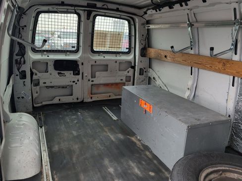 Used 2014 Chevrolet Express 2500 w/ Cold Climate Package image 16