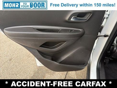 Used 2020 Chevrolet Trax LT w/ LT Convenience Package image 29