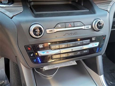 Used 2020 Ford Explorer Limited image 23