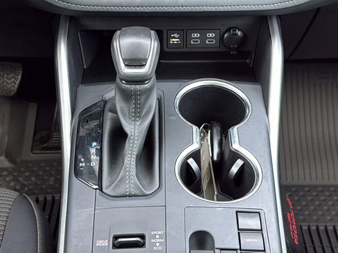 Used 2025 Toyota Highlander LE image 26