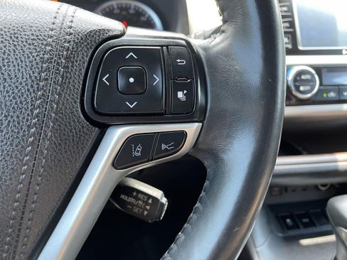 Used 2019 Toyota Highlander Limited FWD image 12