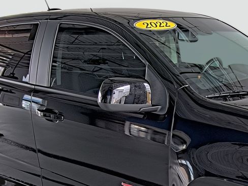 Used 2022 Chevrolet Colorado Z71 w/ Z71 Midnight Edition image 17