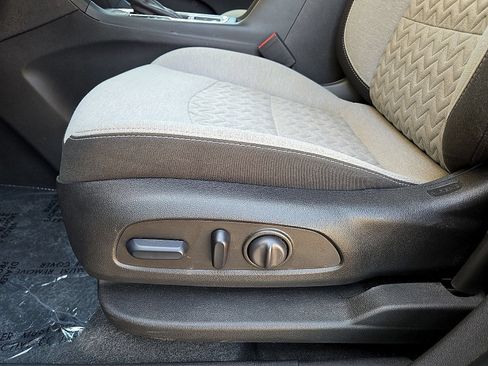 Used 2024 Chevrolet Equinox LT AWD/4WD image 25
