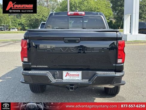 Used 2024 Chevrolet Colorado Z71 w/ Z71 Convenience Package 2 AWD/4WD image 8
