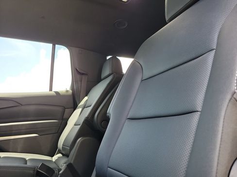 Used 2025 Chevrolet Traverse LT FWD image 16