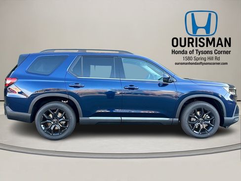 New 2025 Honda Pilot Touring image 2
