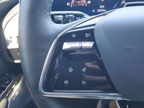 Used 2025 Cadillac Lyriq Luxury image 36