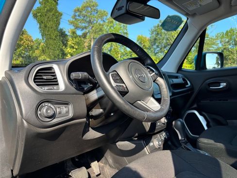 Used 2020 Jeep Renegade Latitude w/ Cold Weather Group AWD/4WD image 13