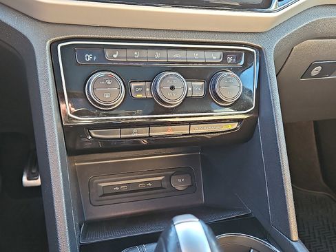 Certified 2022 Volkswagen Atlas Cross Sport SEL Premium R-Line image 17