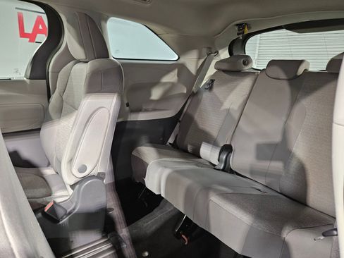 Used 2024 Toyota Sienna LE image 34