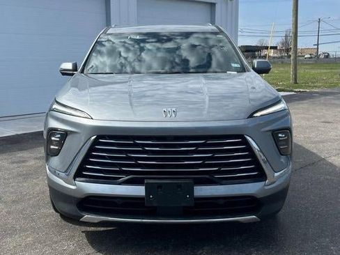 Used 2025 Buick Enclave Preferred image 3